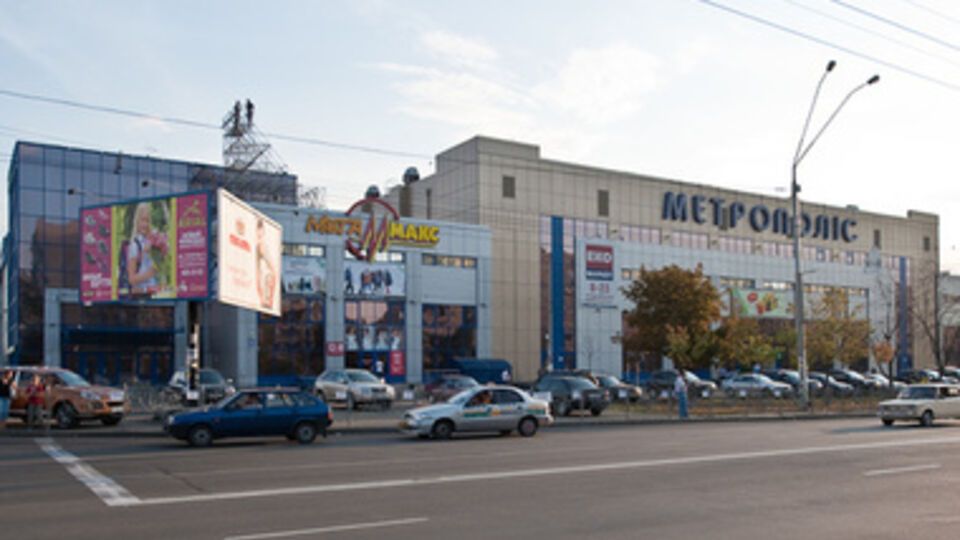 Возле ТРЦ "Метрополис" работают милиция пожарные и спасатели