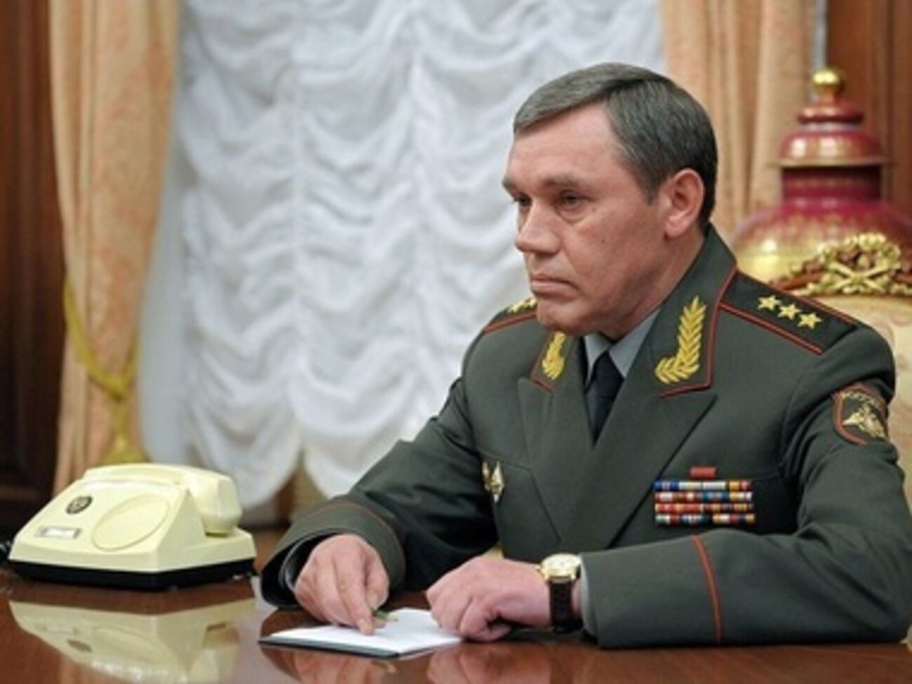 Валерий Герасимов: Правительственные силы Украины не должны применять боевую авиацию, тяжелую артиллерию и ракетное оружие против мирного населения