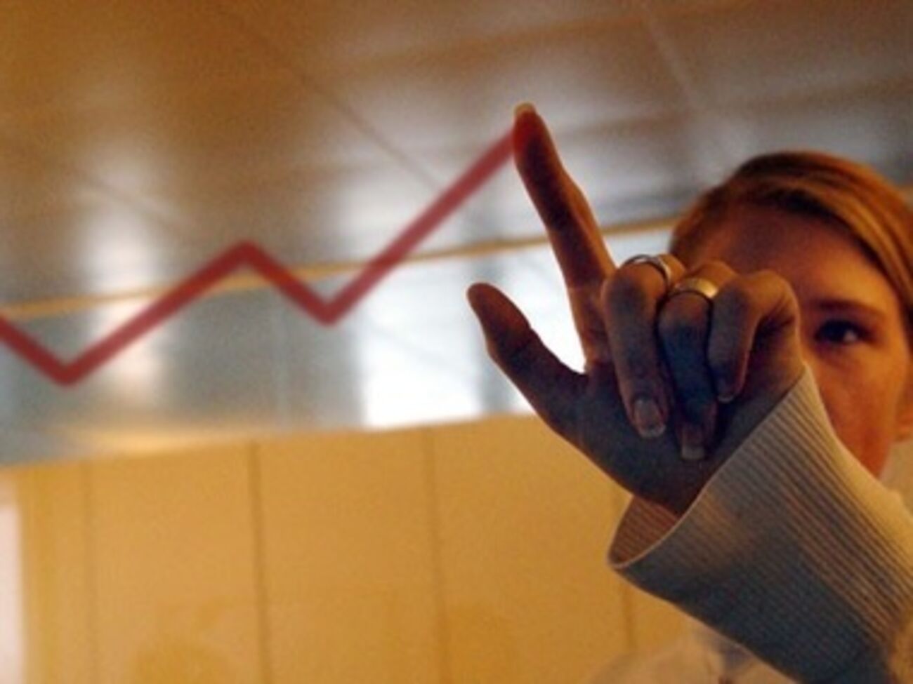 Рост экономики возможен при условии повышения ценовой конкурентоспособности и структурных преобразований в экономике