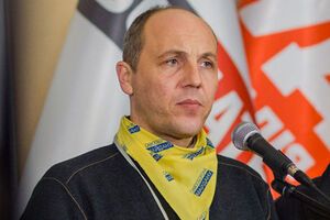 Российские вертолеты совершили демонстративные полеты вдоль украинской границы, заявил Парубий