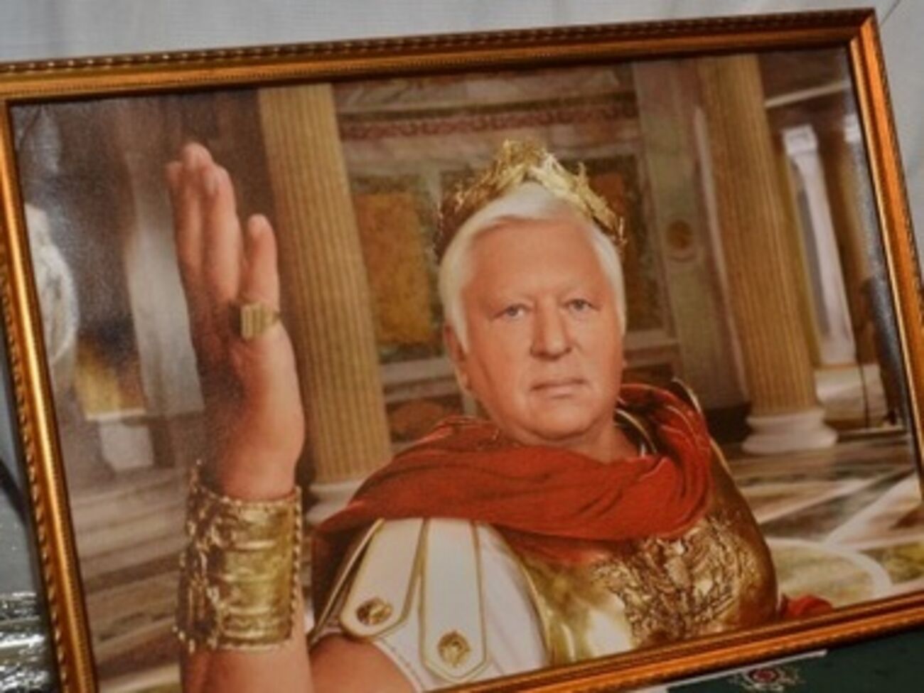 Виктор Пшонка объявлен в международный розыск