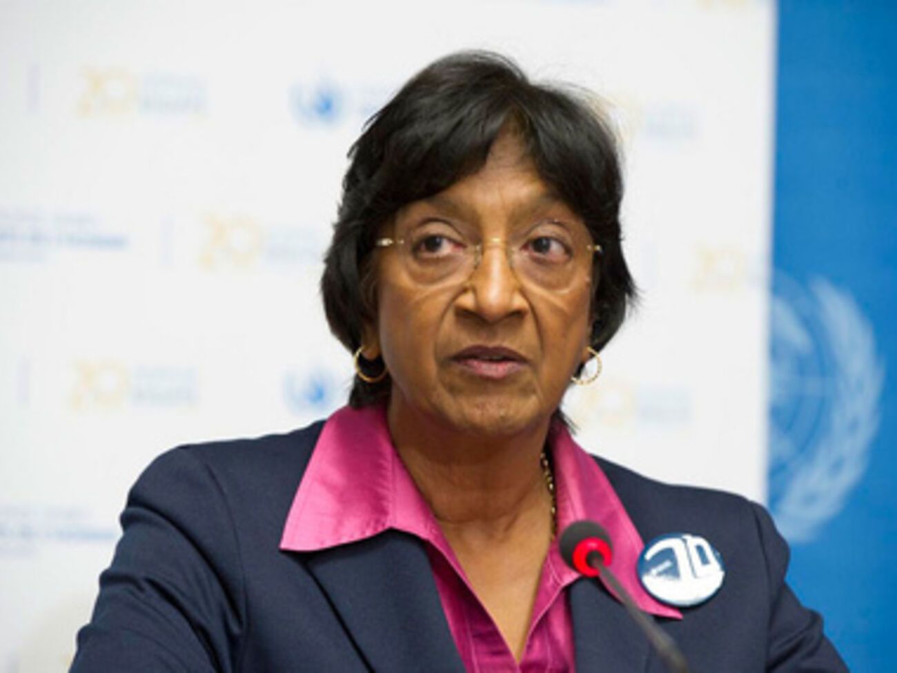 Пиллэй призвала все стороны сложить оружие