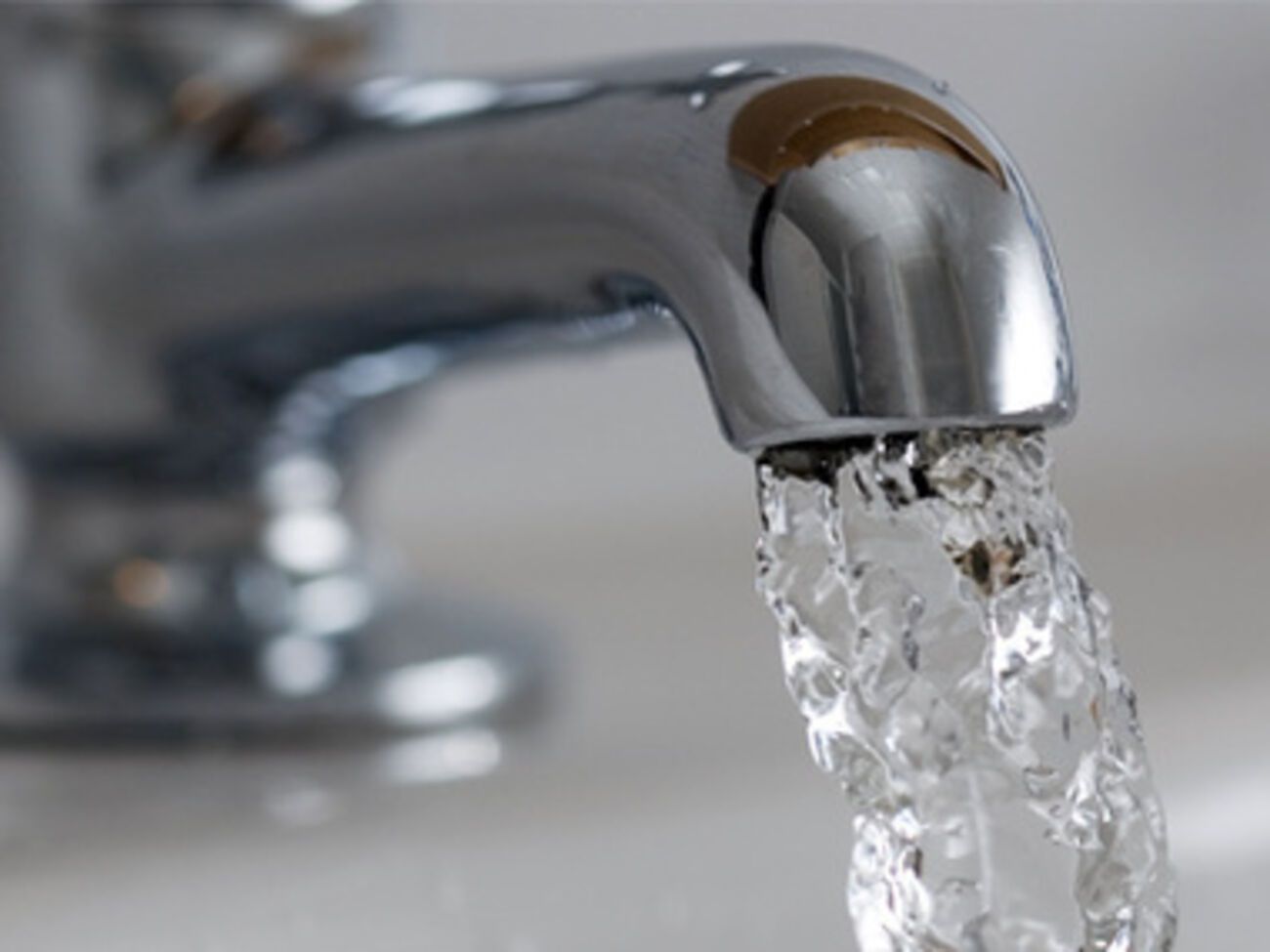 Специалисты пытаются восстановить энергоснабжение района и наладить подачу воды