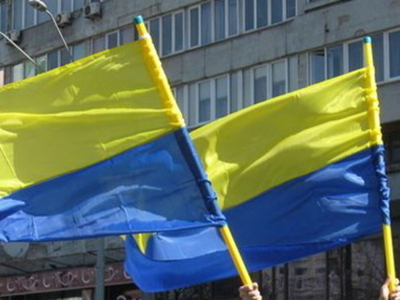 Госслужащие Ивано-Франковского горисполкома собрали для помощи украинским военным 45 тысяч гривен, предприниматели города пожертвовали более 50 тысяч гривен