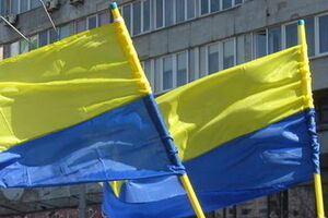 Госслужащие Ивано-Франковского горисполкома собрали для помощи украинским военным 45 тысяч гривен, предприниматели города пожертвовали более 50 тысяч гривен