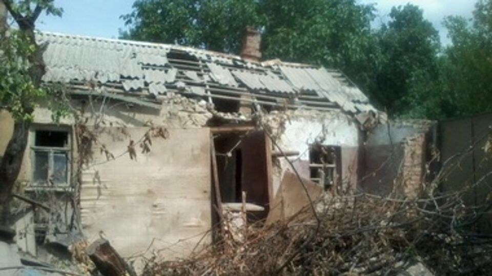 Снаряды разрушили жилые дома