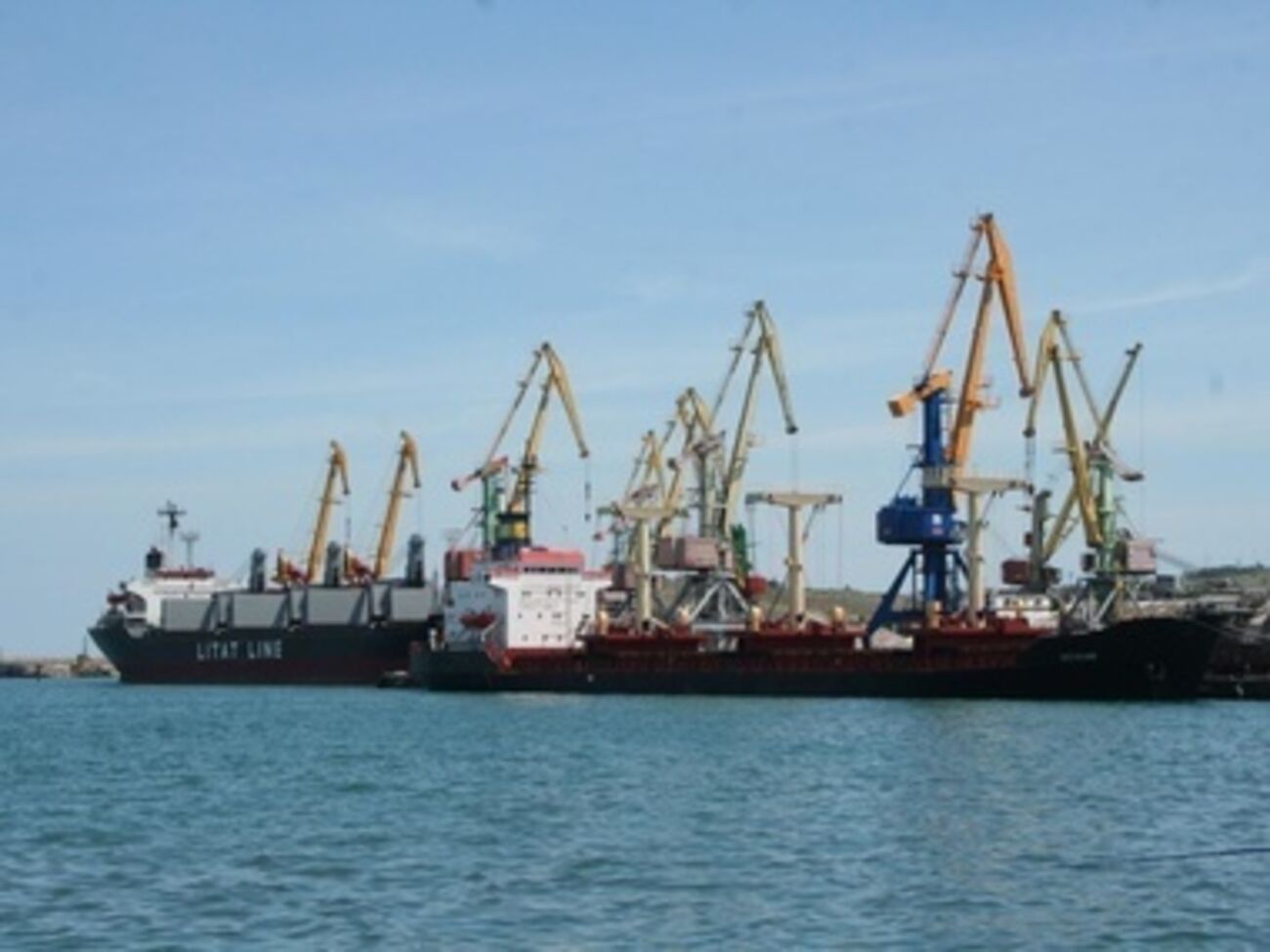 Украина еще в середине мая сообщила Международной морской организации о решении закрыть порты