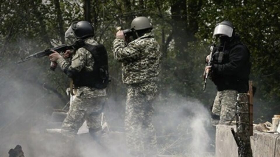 Блокпосты вокруг Славянска контролируют украинские военные, в город без сопровождения никого не пускают