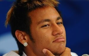 Защитник колумбийской сборной Хуан Суньига ударил Неймара в спину коленом