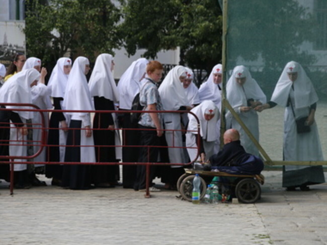 В Лавре продолжается прощание с митрополитом Владимиром