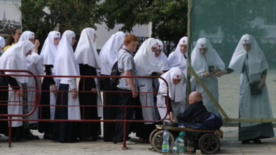 В Лавре продолжается прощание с митрополитом Владимиром