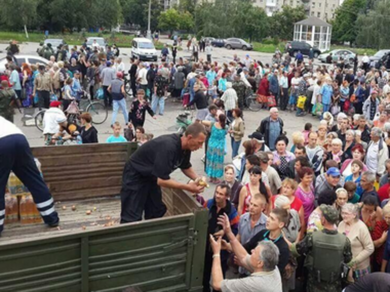 В Славянск начались поставки гуманитарной помощи