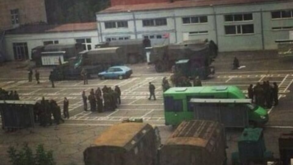 Террористы оборудовали военную кафедру под свой лагерь