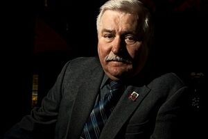 Мир изменился, и Путину придется вернуть Крым Украине, считает Лех Валенса