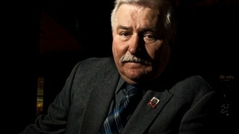 Мир изменился, и Путину придется вернуть Крым Украине, считает Лех Валенса