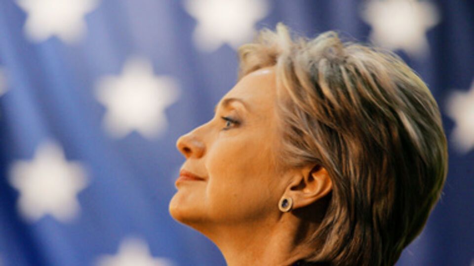 Клинтон видит угрозу в Путине