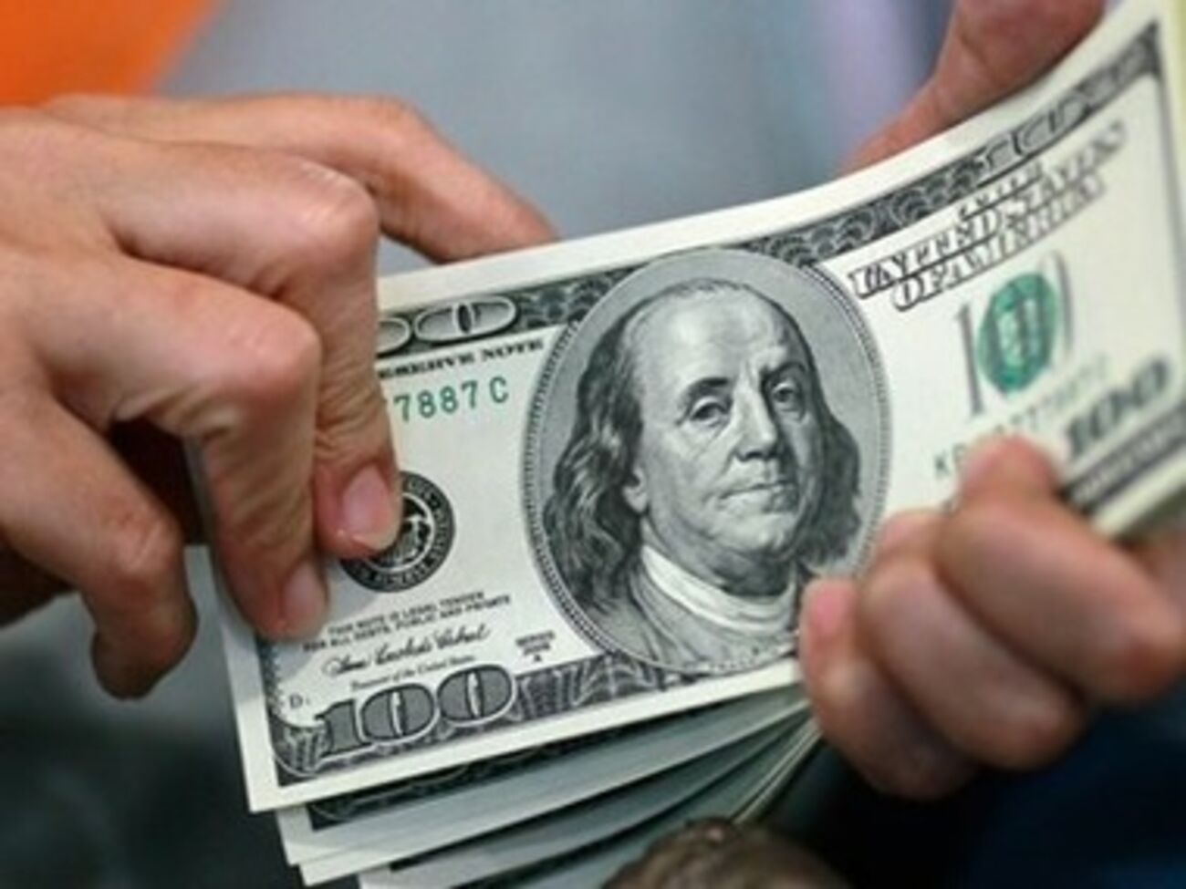 Доллар теряет позиции