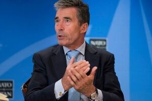 Расмуссен: В войне против Украины РФ сочетает традиционные военные действия и скрытые операции