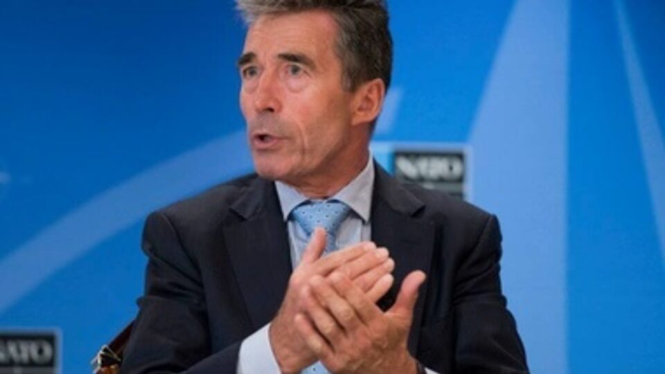 Расмуссен: В войне против Украины РФ сочетает традиционные военные действия и скрытые операции