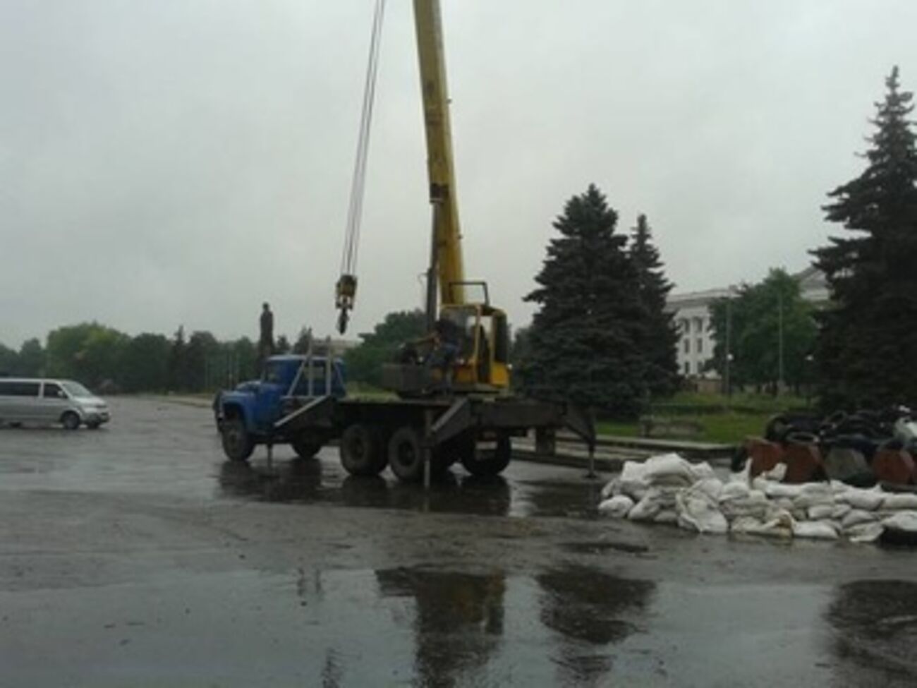 Краматорск убирают после террористов