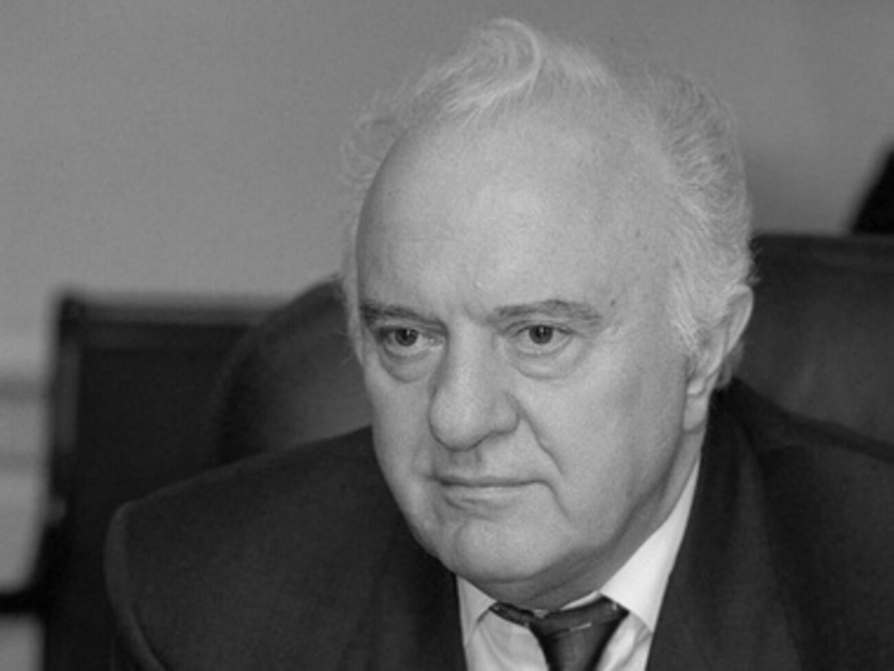 Эдуард Шеварднадзе:&nbsp;Мы с Горбачевым и решили: надо любой ценой наладить отношения с Западом в целом и особенно с американцами