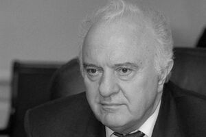 Эдуард Шеварднадзе: Мы с Горбачевым и решили: надо любой ценой наладить отношения с Западом в целом и особенно с американцами