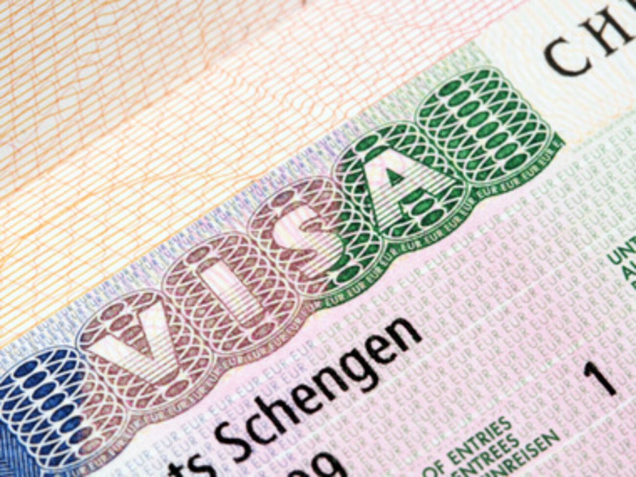 Стоимость визы составляет 35 евро плюс 20 --- за услуги центра. Срок выдачи --- 10 дней