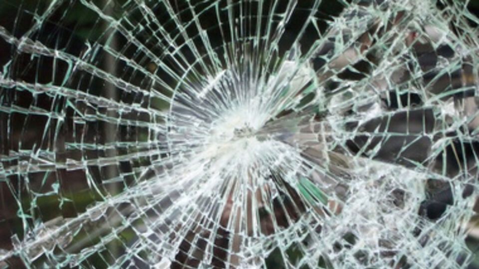 Жителей Луганска просят не покидать дома без крайней необходимости