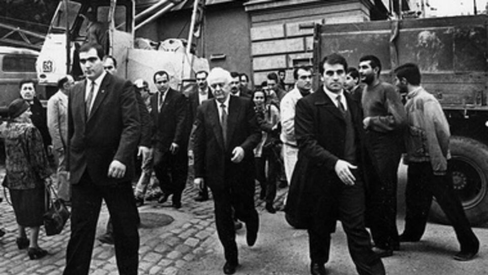 Тбилиси, 2003 год. Эдуард Шеварднадзе утратил власть.Фото: kommersant.ru