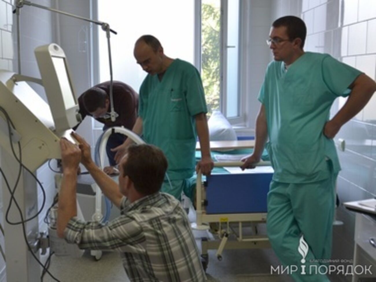 Волонтеры передали в госпиталь новое оборудование