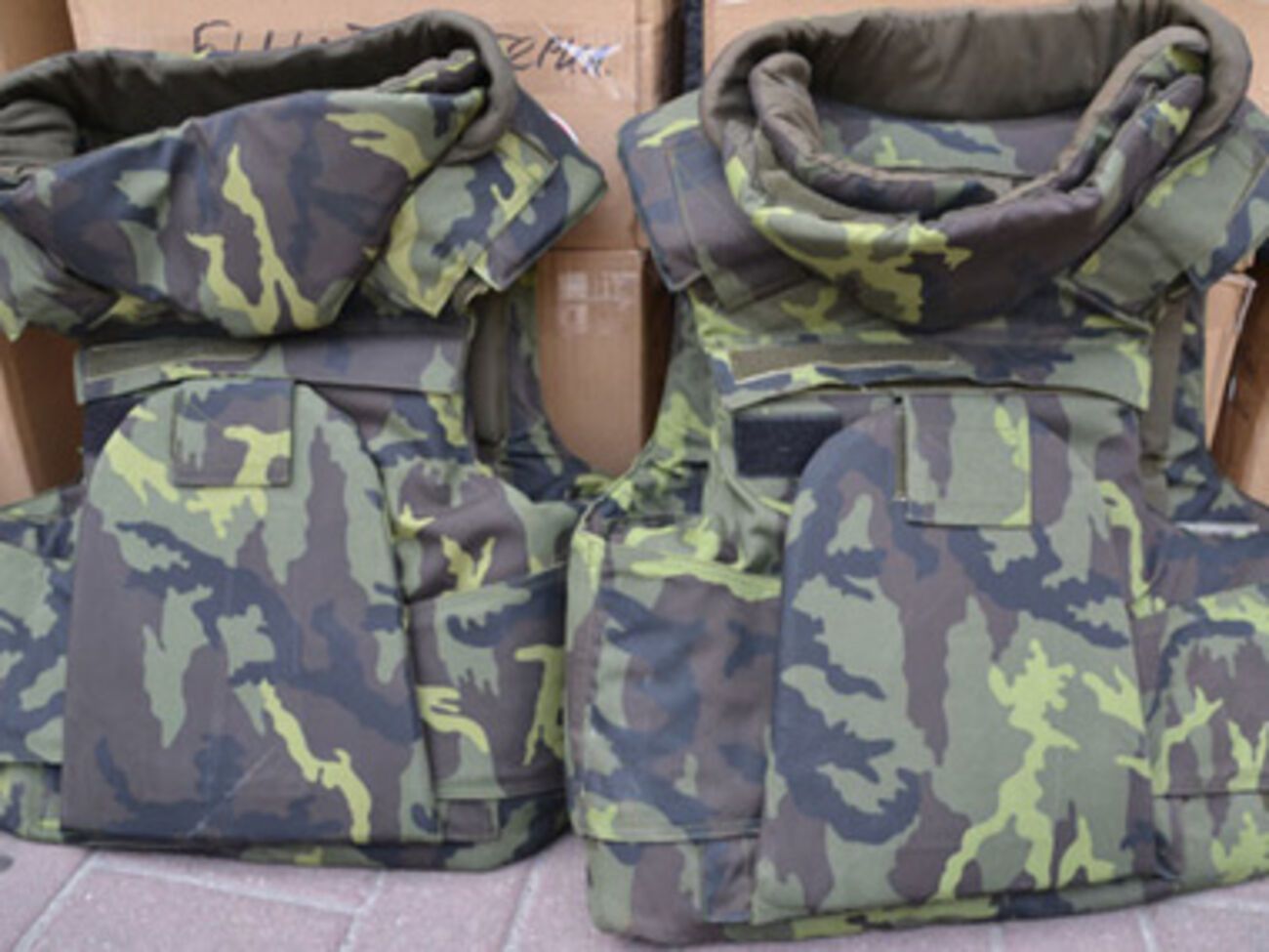 Бронежилеты от волонтеров заменят, заявили в Минобороны