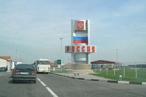 На въезде в Россию продолжается полный обзор всех без исключения транспортных средств