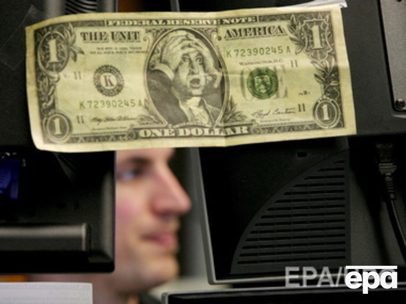 Доллар теряет позиции