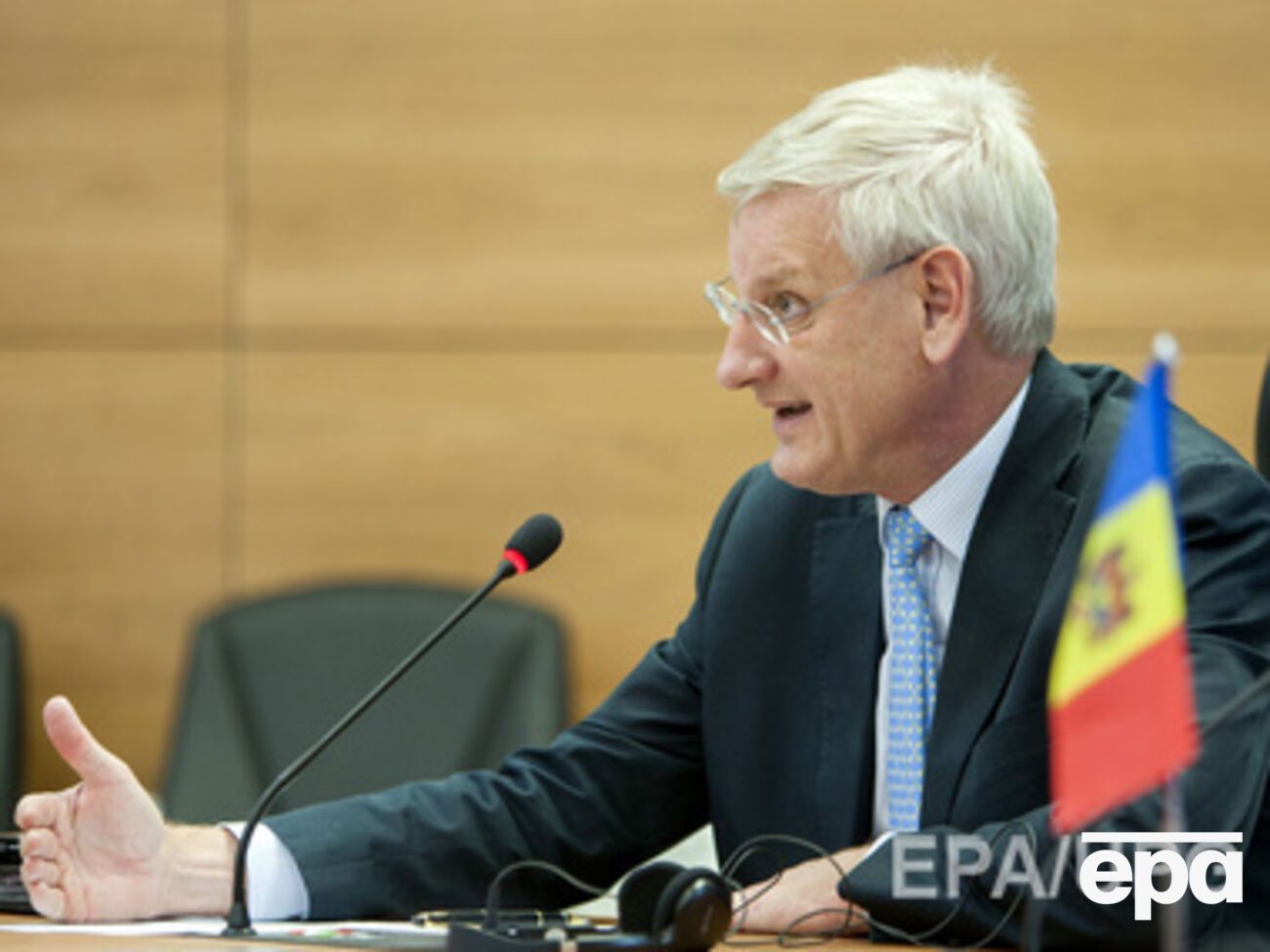 Бильдт призвал страны мира не мириться с аннексией Крыма