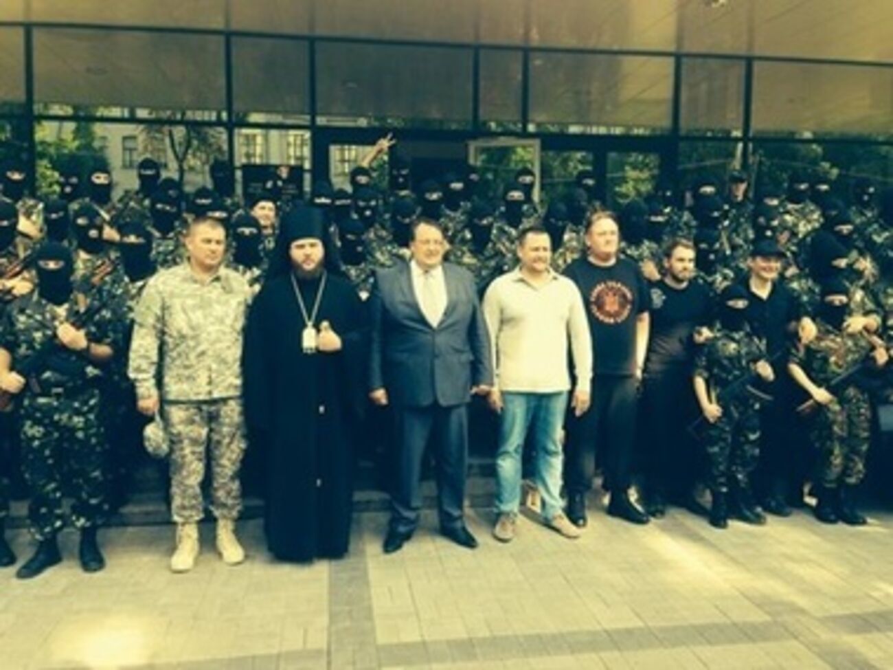 Возле Днепропетровской ОГА принял присягу батальон "Шахтерск"