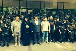 Возле Днепропетровской ОГА принял присягу батальон "Шахтерск"