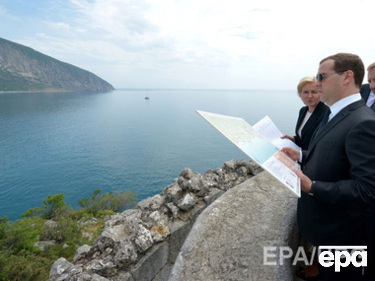 Премьер-министр РФ Дмитрий Медведев во время визита в Крым в мае этого года