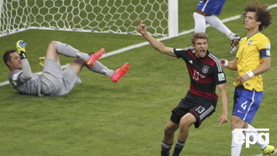 Томас Мюллер открывает счет в матче