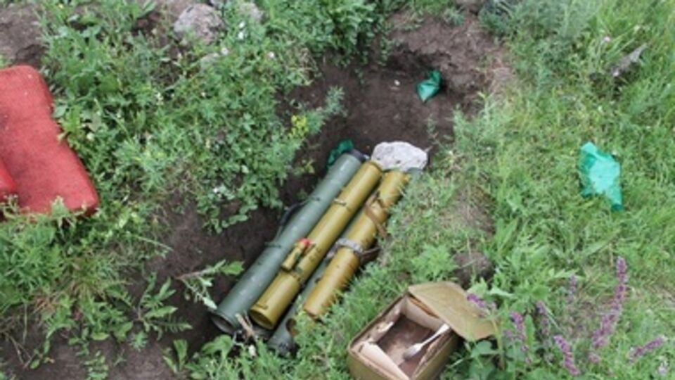 Тайник террористов под Славянском, обнаруженный украинскими воеными