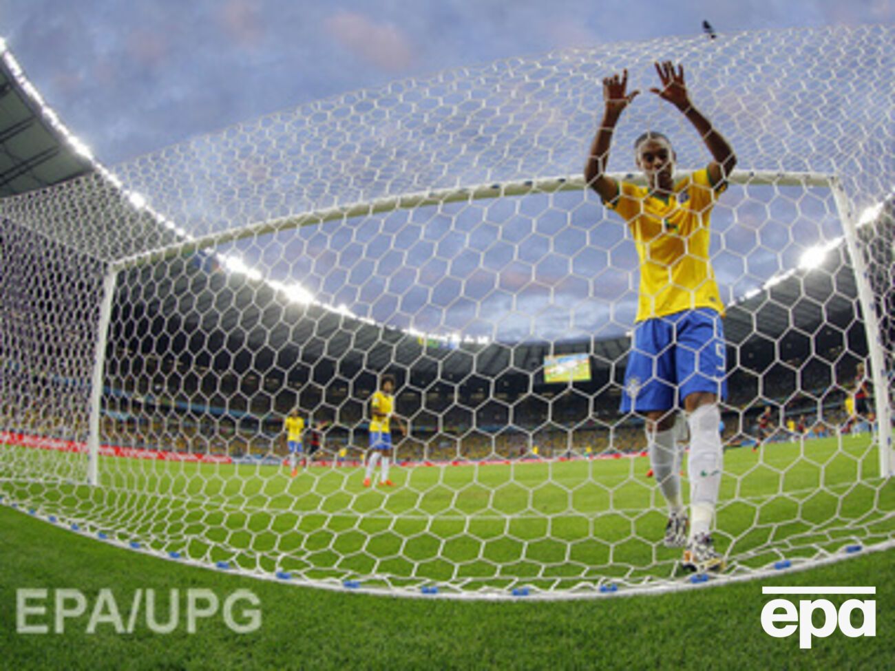 Бразильцы пропустили семь мячей и лишь в конце матча смогли забить гол престижа