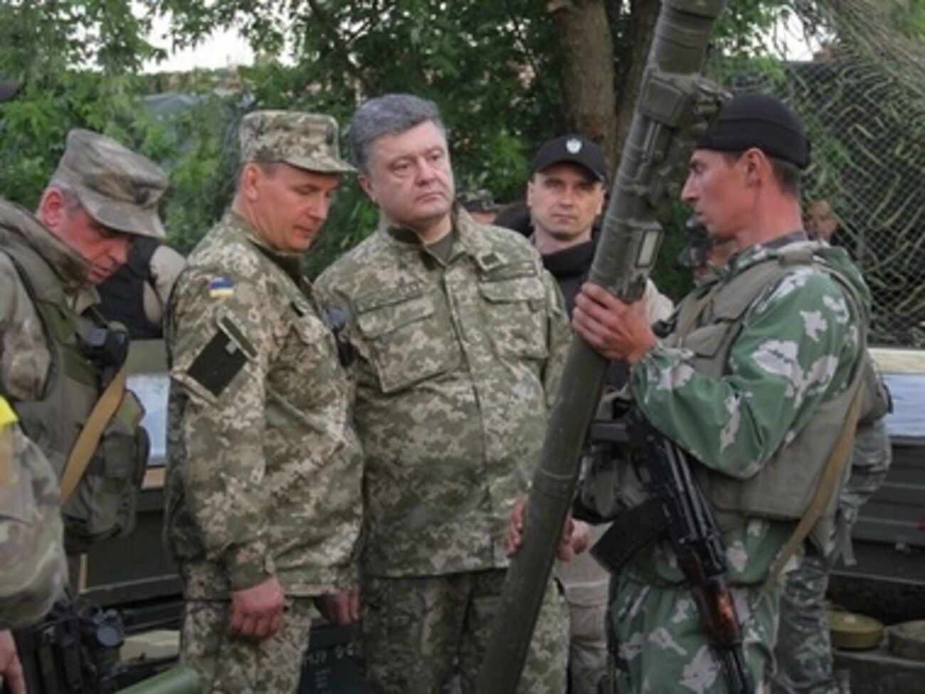 Порошенко хочет загрузить украинские оборонные предприятия