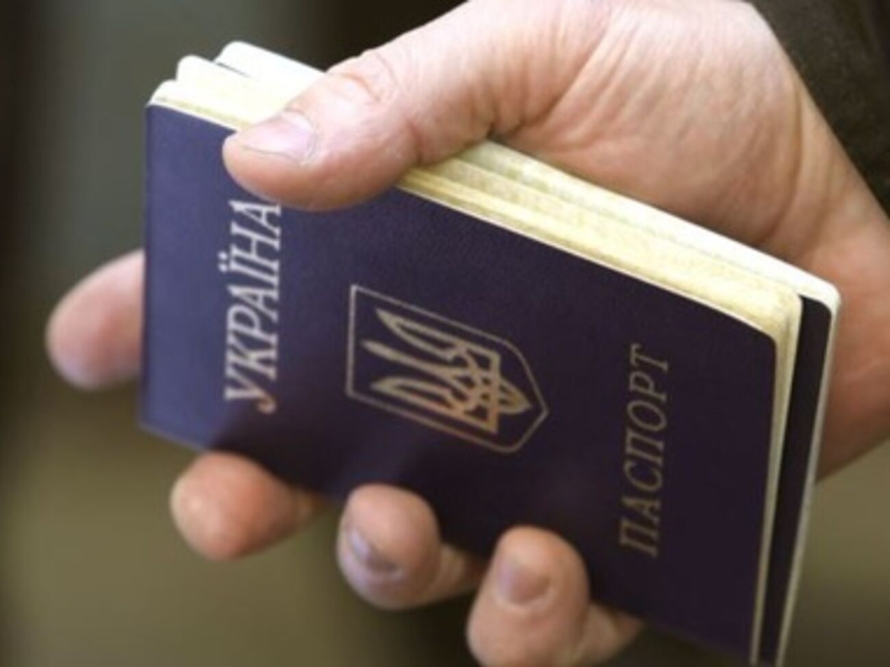 Крымчан лишат "иностранного гражданства"