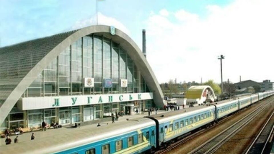 Из Луганска курсирует дополнительный поезд