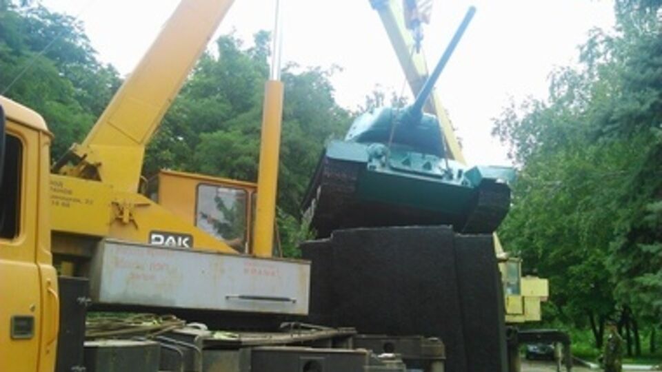 Памятник освободителям города вернулся на свое место