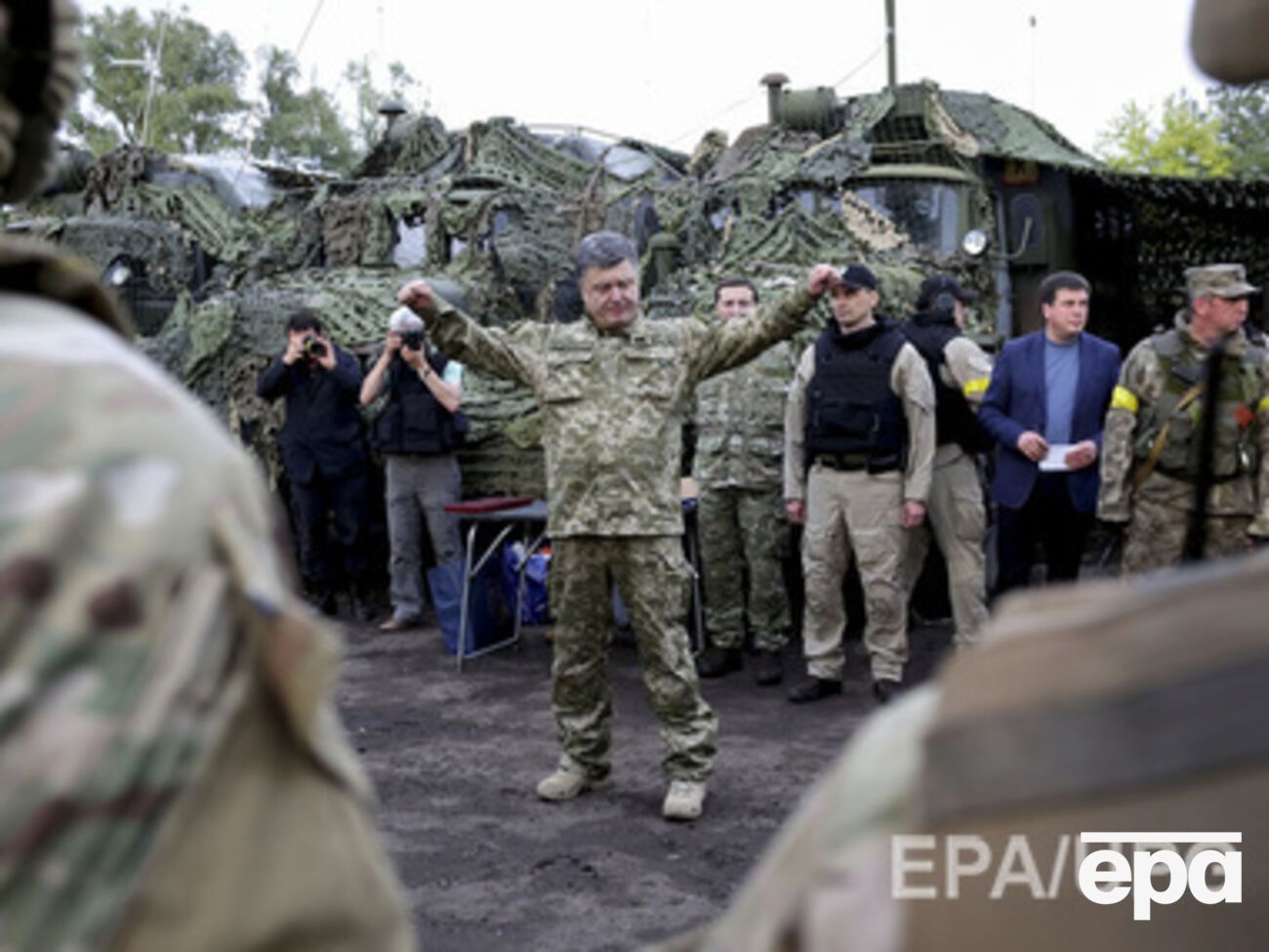 Порошенко потребовал разобраться с делом Савченко