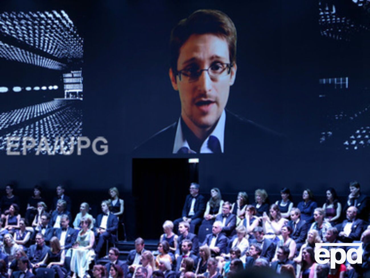 Эдвард Сноуден хочет остаться в России