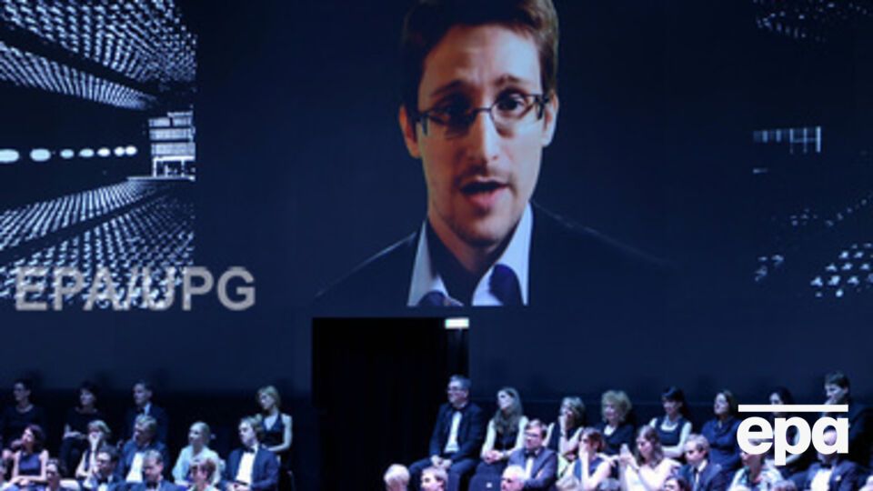 Эдвард Сноуден хочет остаться в России