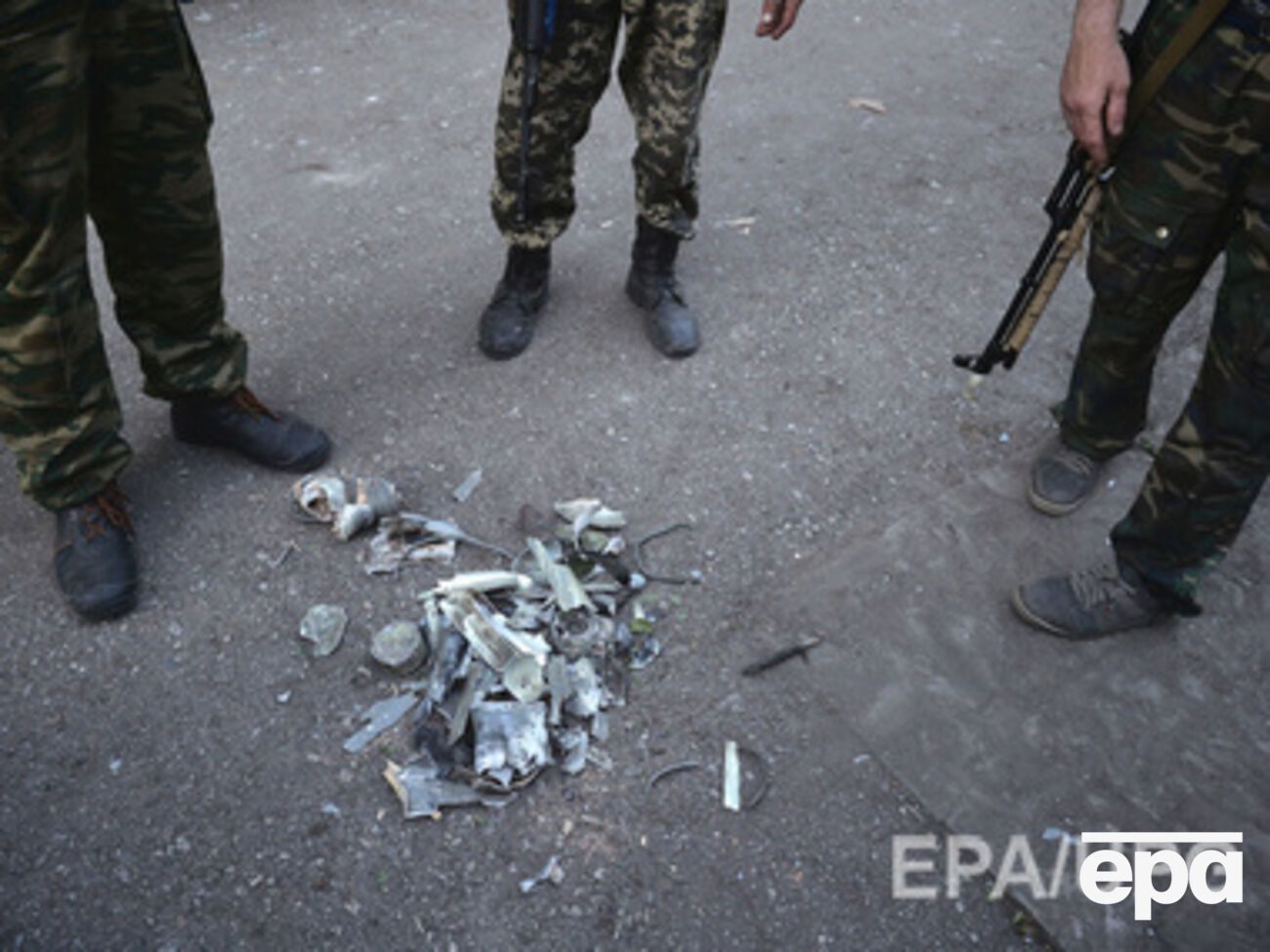 Боевики обстреливают аэропорт Луганска