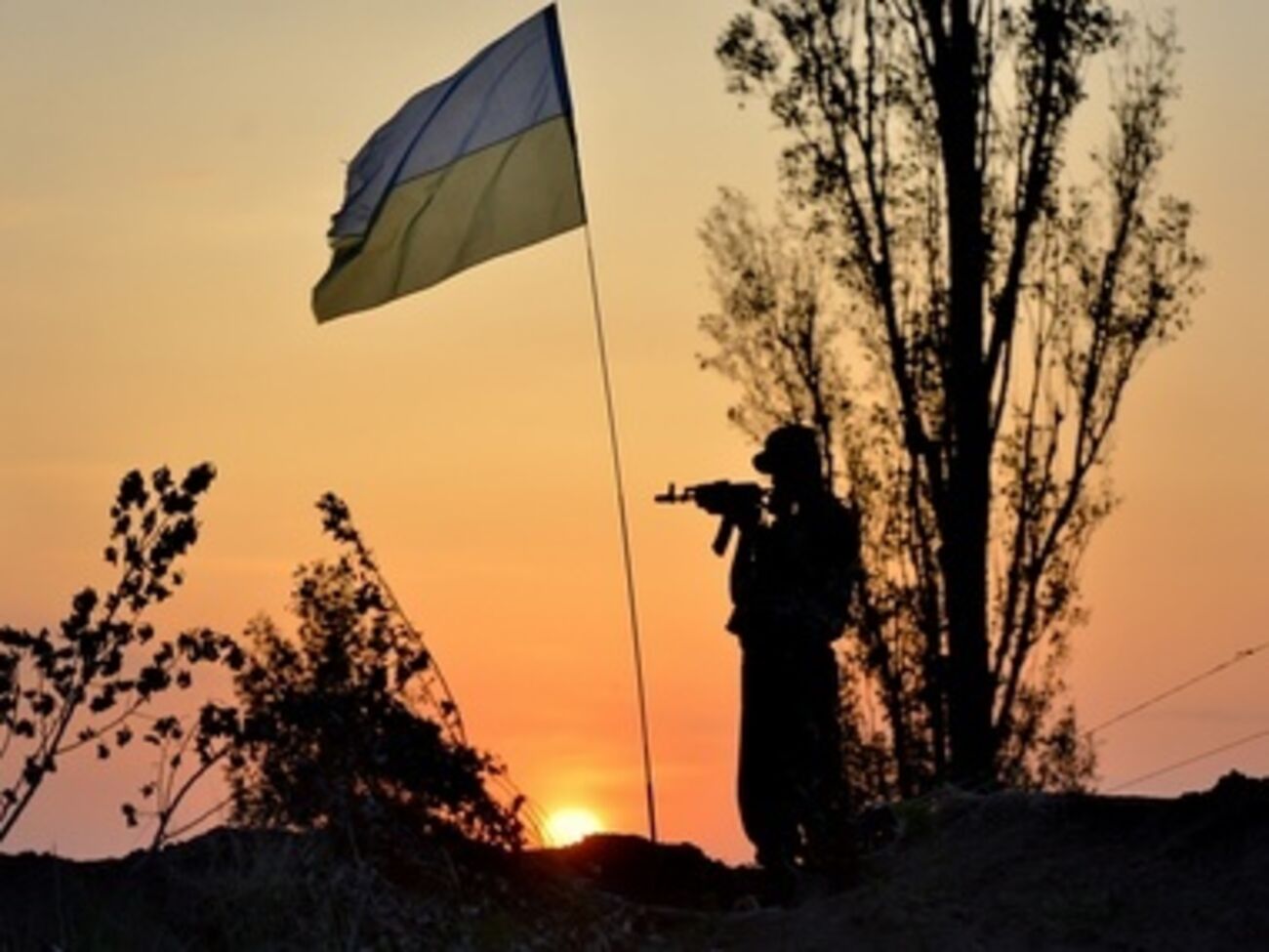 По данным источников, в результате обстрела погиб 21 военный