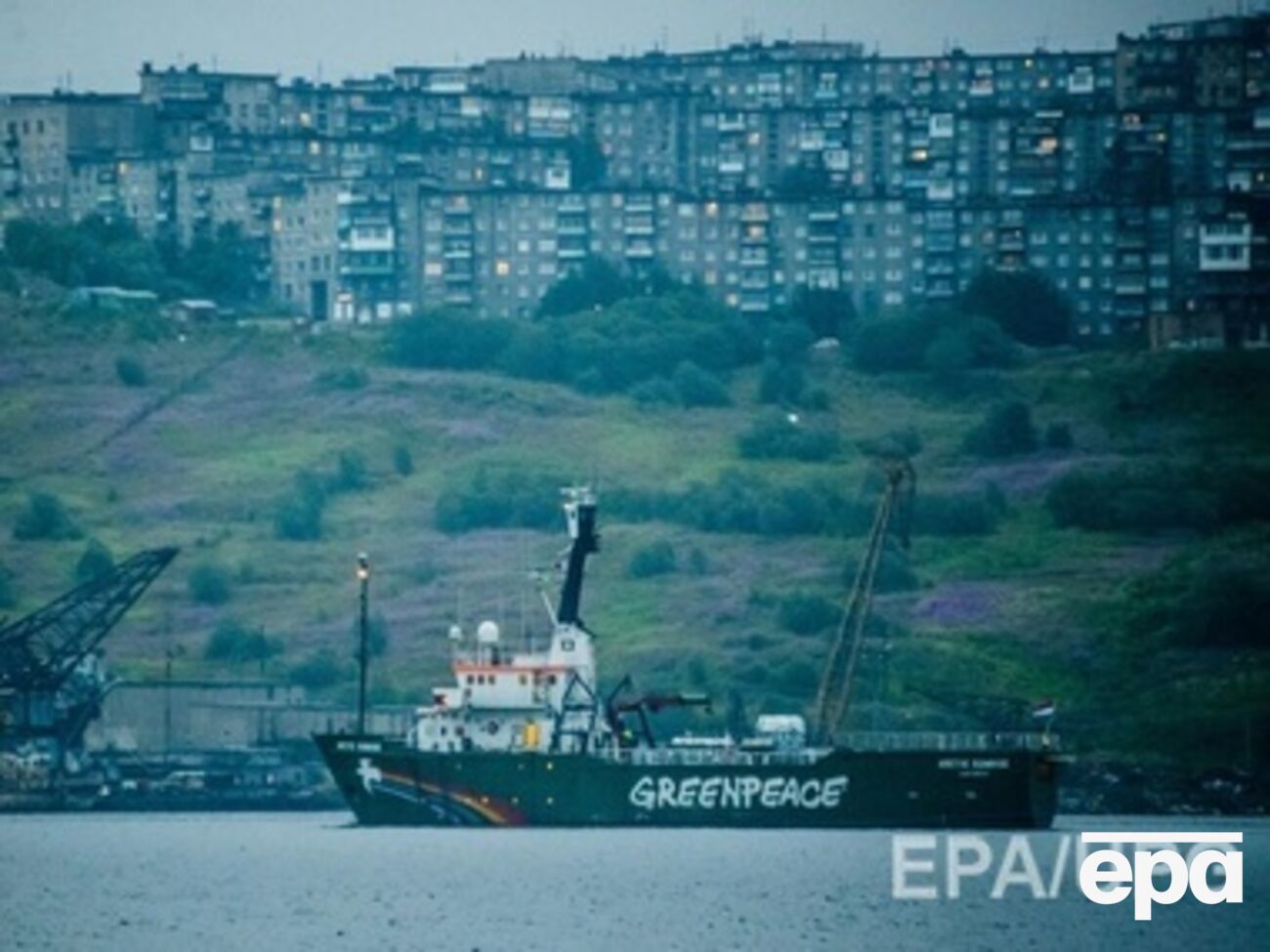 Судно направляется в Амстердам